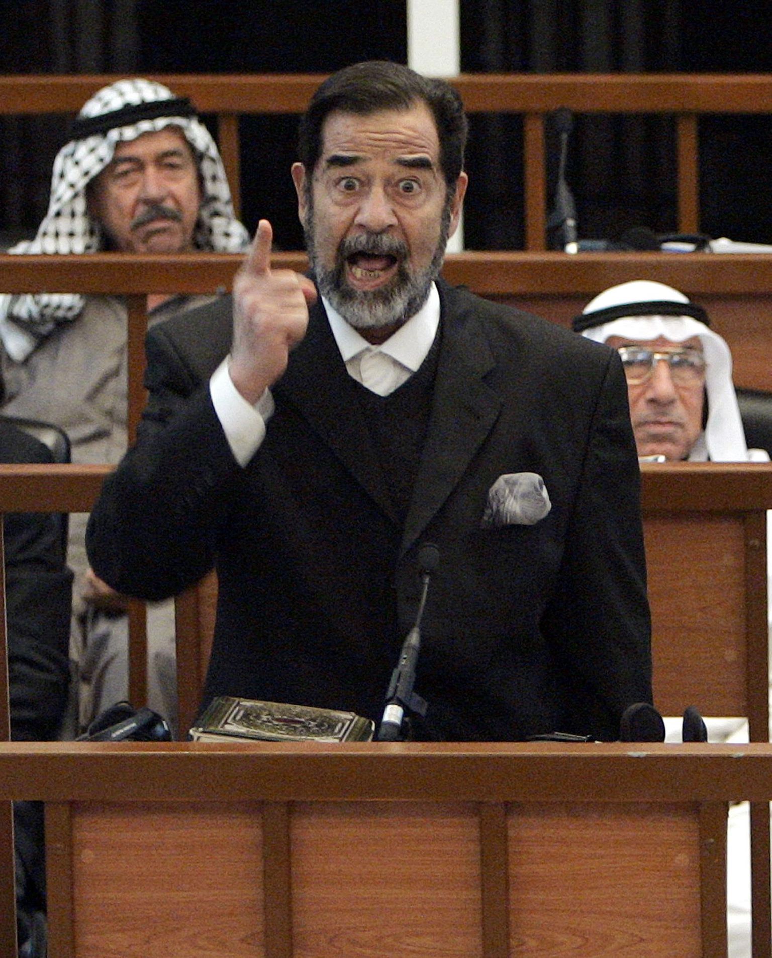 Endine president Saddam Hussein Iraagi kohtu ees 11. septembril 2006.