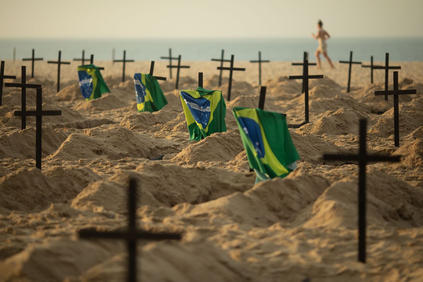Copacabana randa aktivistide poolt kaevatud sümboolsed hauad.