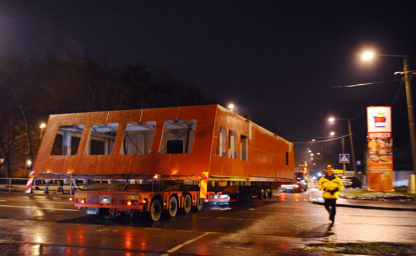 Varem on sarnasel moel transporditud näiteks Piirissaare praami juppe.