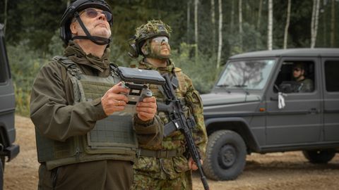 GALERII ⟩ Vabariigi President ja kaitseväe juhataja külastasid õppust Kevadtorm 2026