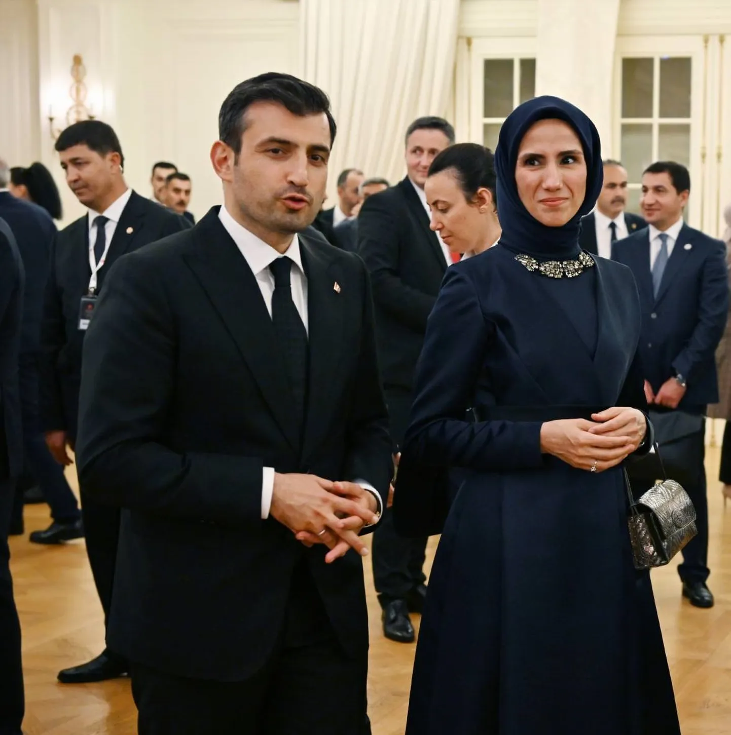 Droonitööstur Selçuk Bayraktar mullu koos abikaasa Sümeyye Erdoğaniga viimase isa, Türgi presidendi Recep Tayyip Erdoğani korraldatud vastuvõtul Ankaras.