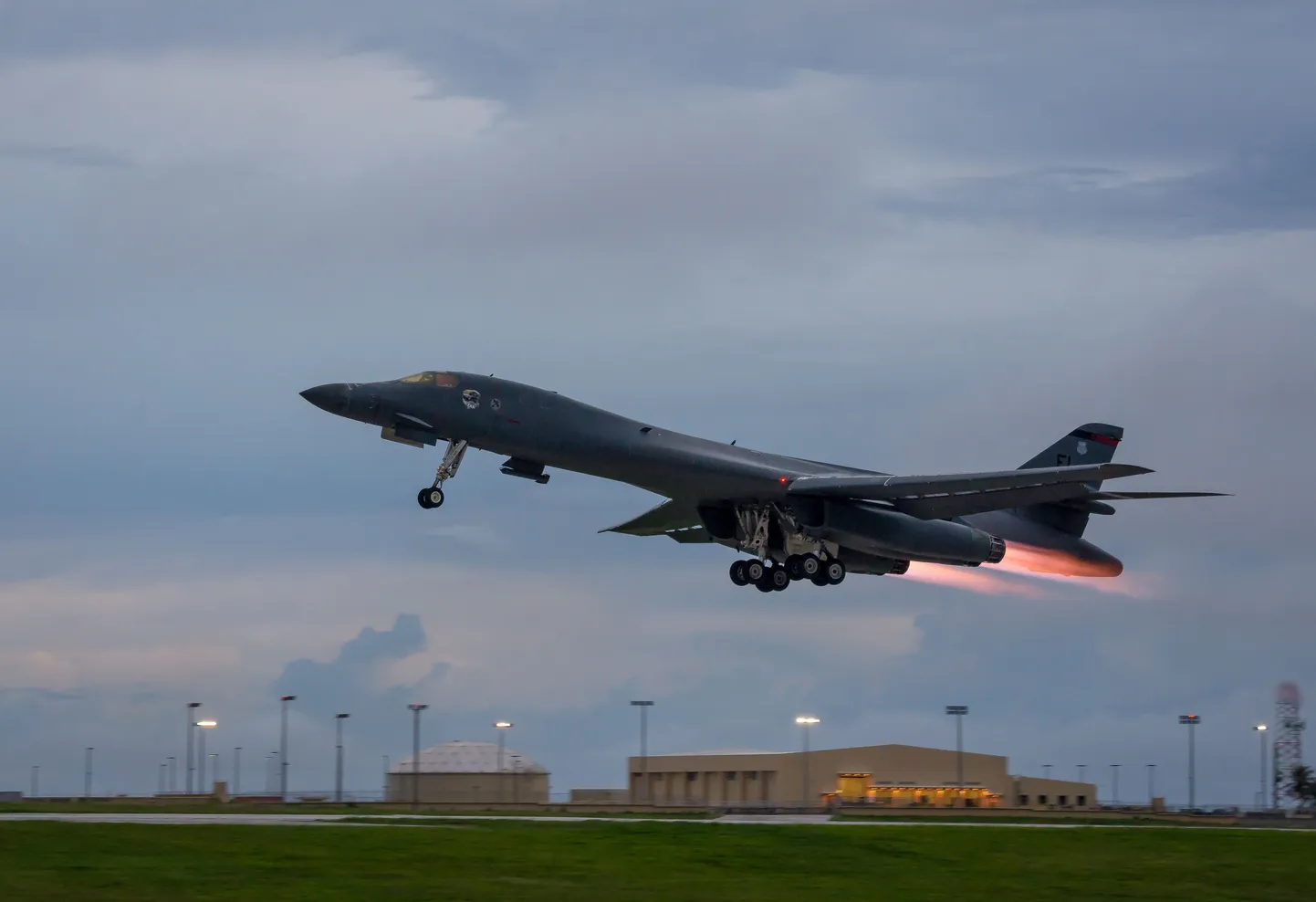 B-1B Lancer.