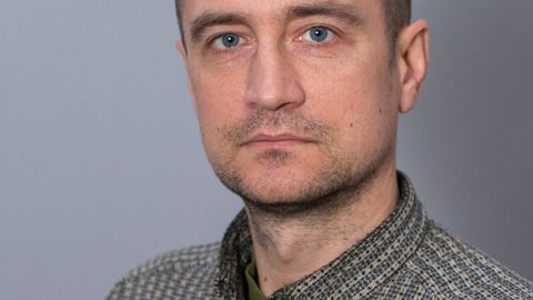 REPLIIK ⟩ Tippjalgpall või lapsed mänguplatsil