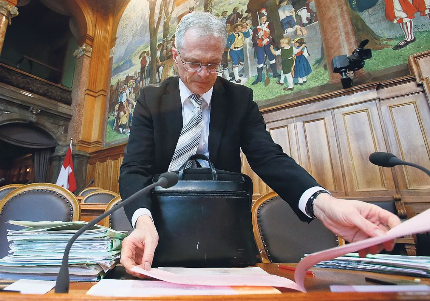 Šveitsi riiginõunik Thomas Minder oli tippjuhtide superpalkade ning ülemääraste boonuste vastase rahvahääletuse algataja. Nüüd on seaduseandjate kord.