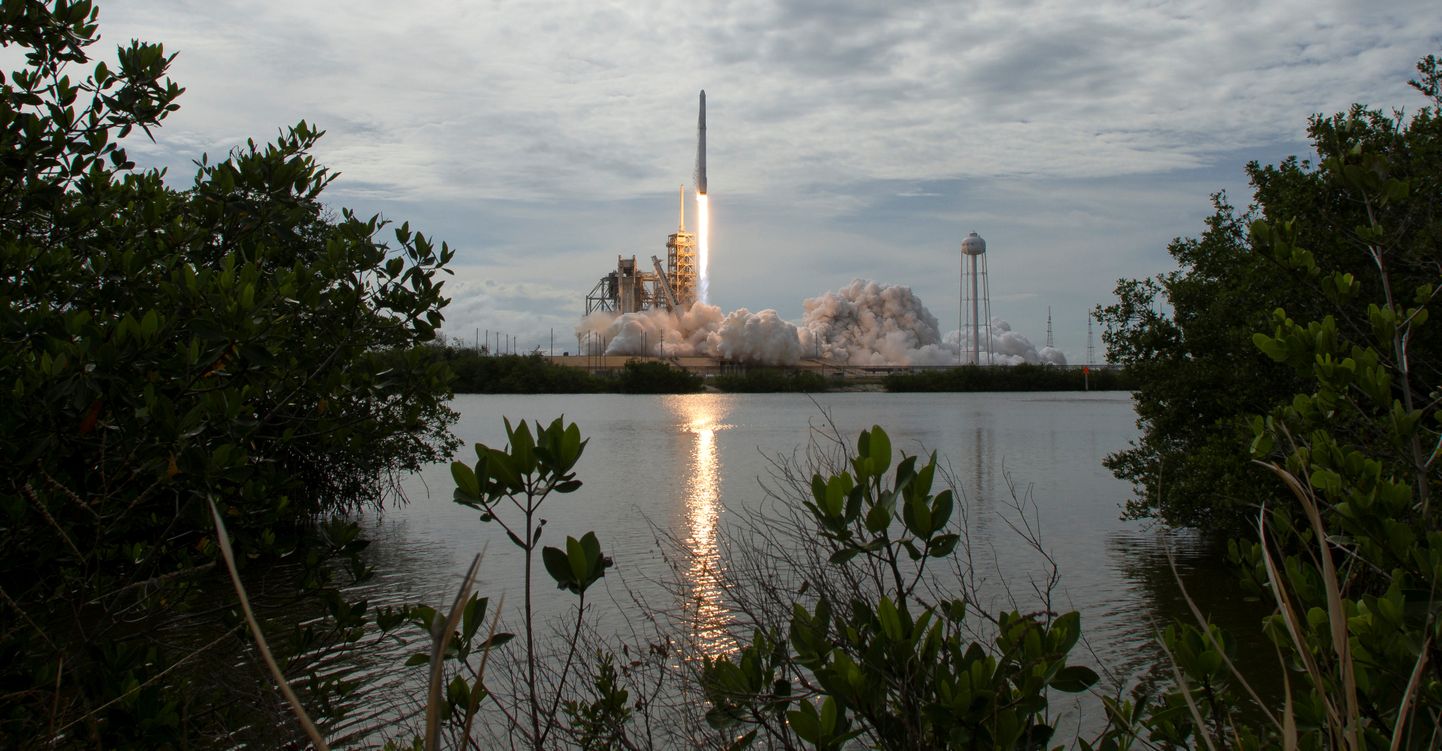 Space-X startimas Floridas asuvast kosmosekeskusest.