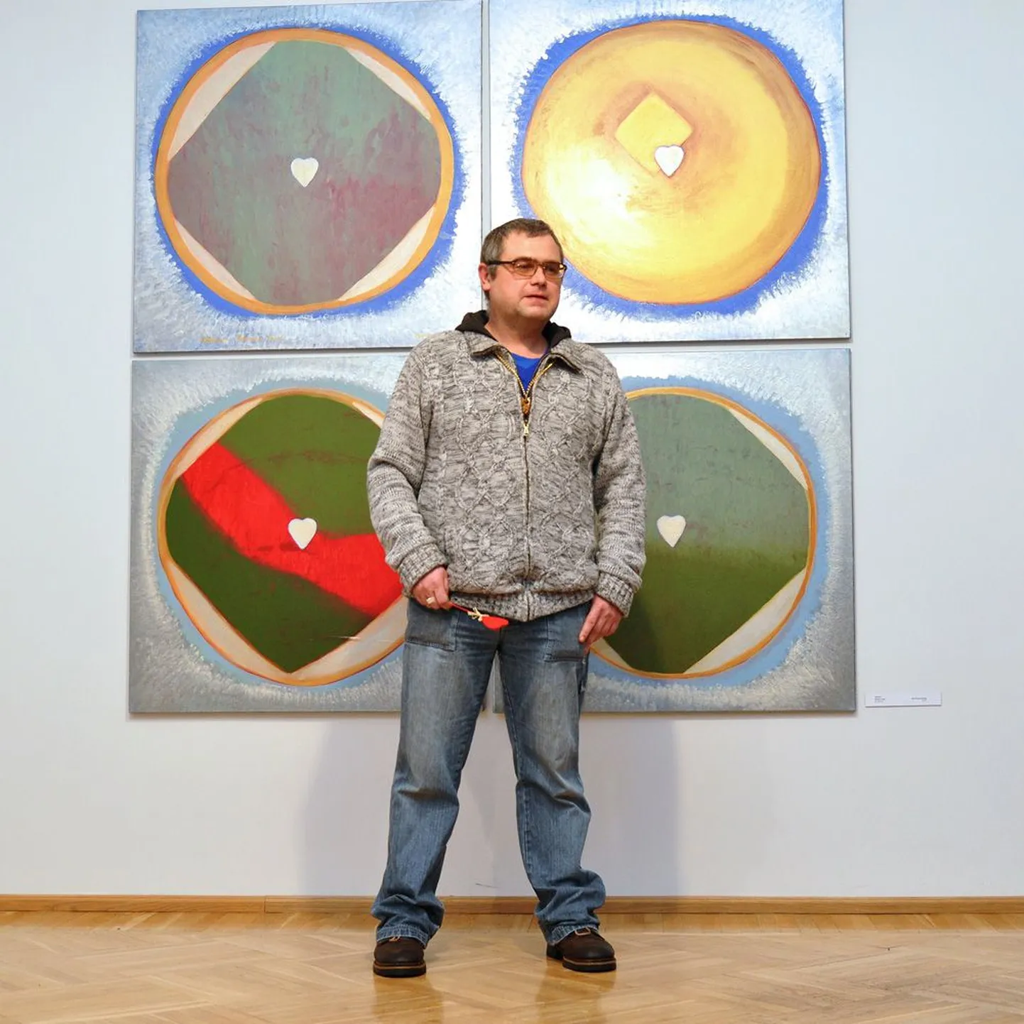 Andrus Joonas oma näitusel «Aledoia» Pärnu Linnagaleriis.