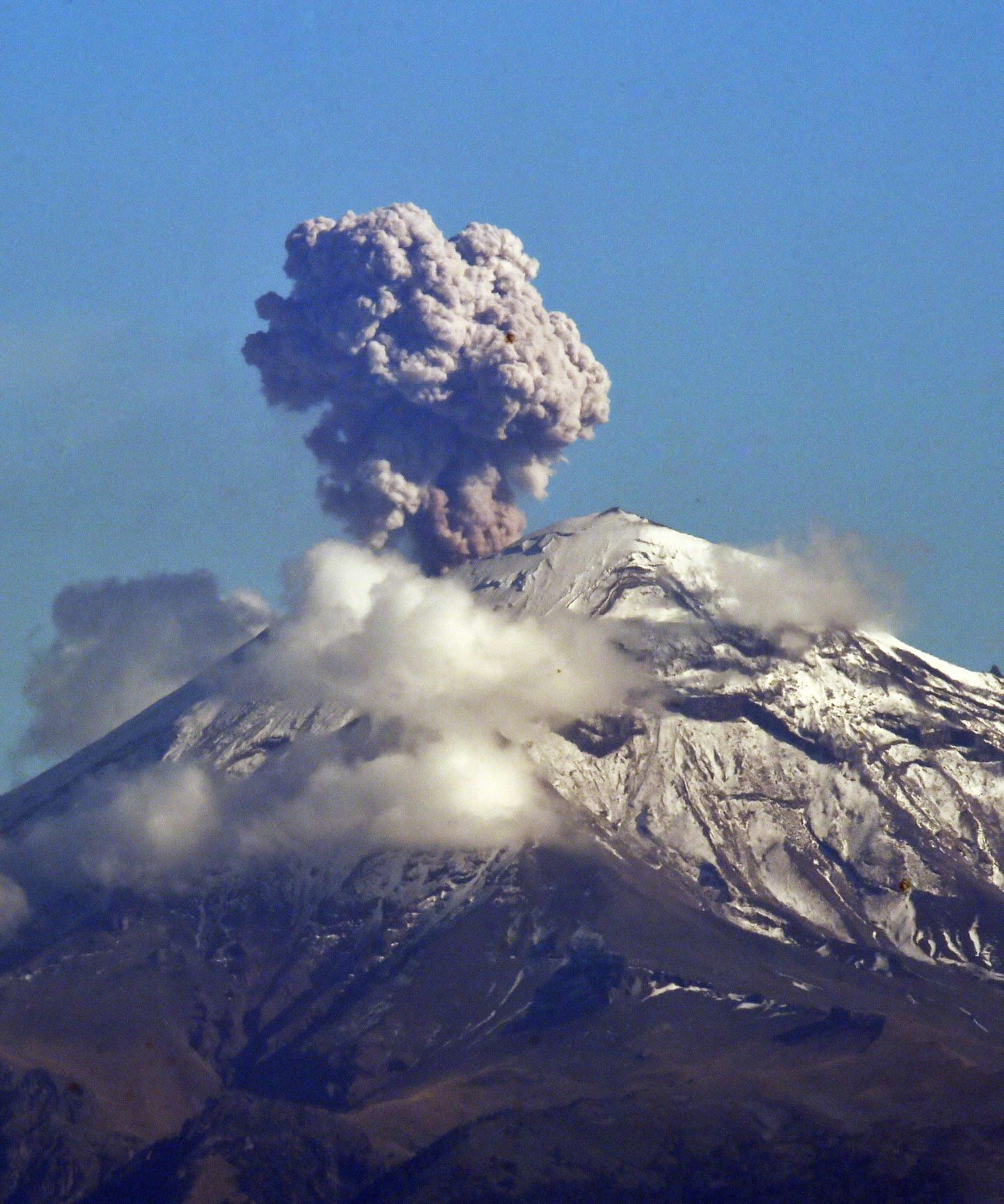 Mehhiko Popocatepetli vulkaan purskamas