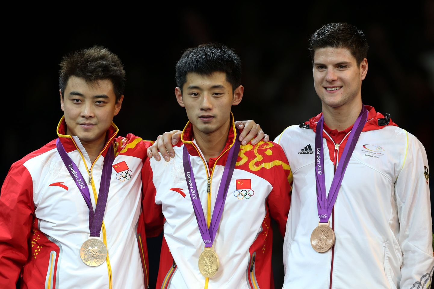 Vasakul: Wang Hao,Zhang Jike ja Dmitri Ovtšarov