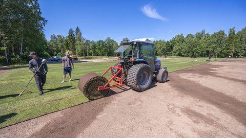 Järva-Jaani Kasekopli staadionil rullus lahti ideaalne muruvaip