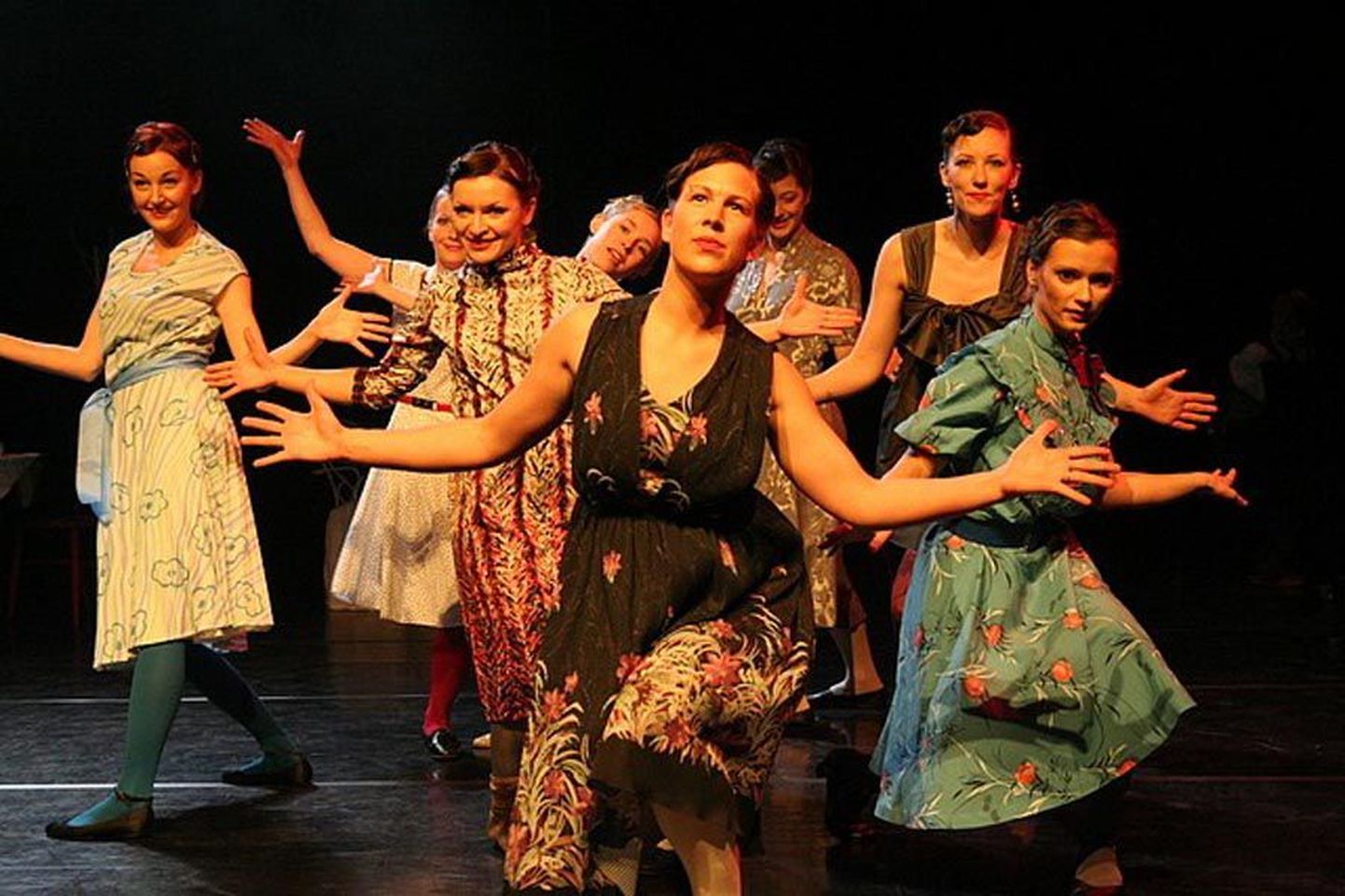 19. juunil kell 20 etendub Viljandi kultuuriakadeemia mustas saalis tantsulavastus «Valgre kohvik».
