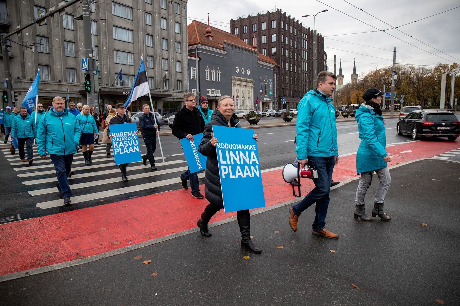 Isamaa valimiskampaania üritus Tallinna linnavalitsuse ees.