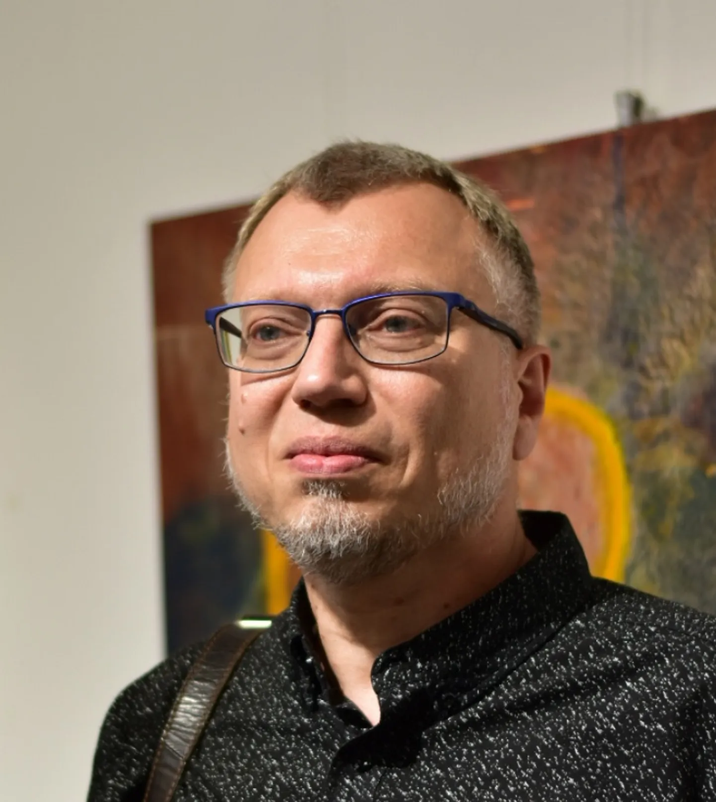 Павел Соловьев своими стихами отправляет слушателей в детство.