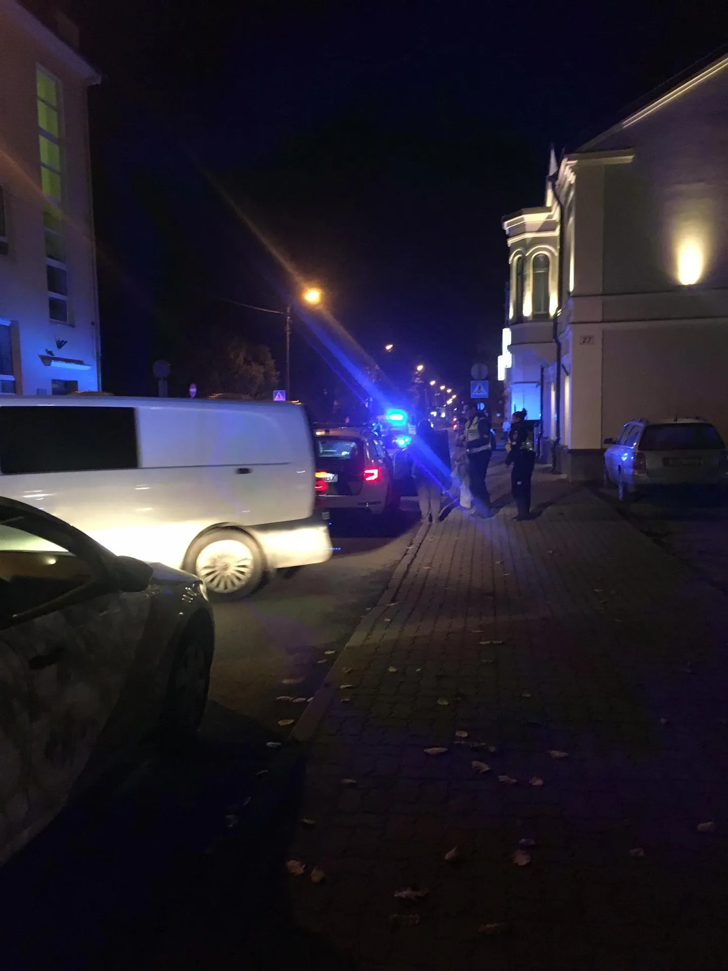Politsei eest põgenenud purjus ja juhiloata autojuht tabati lõpuks Rakvere kesklinnas Tallinna tänaval.