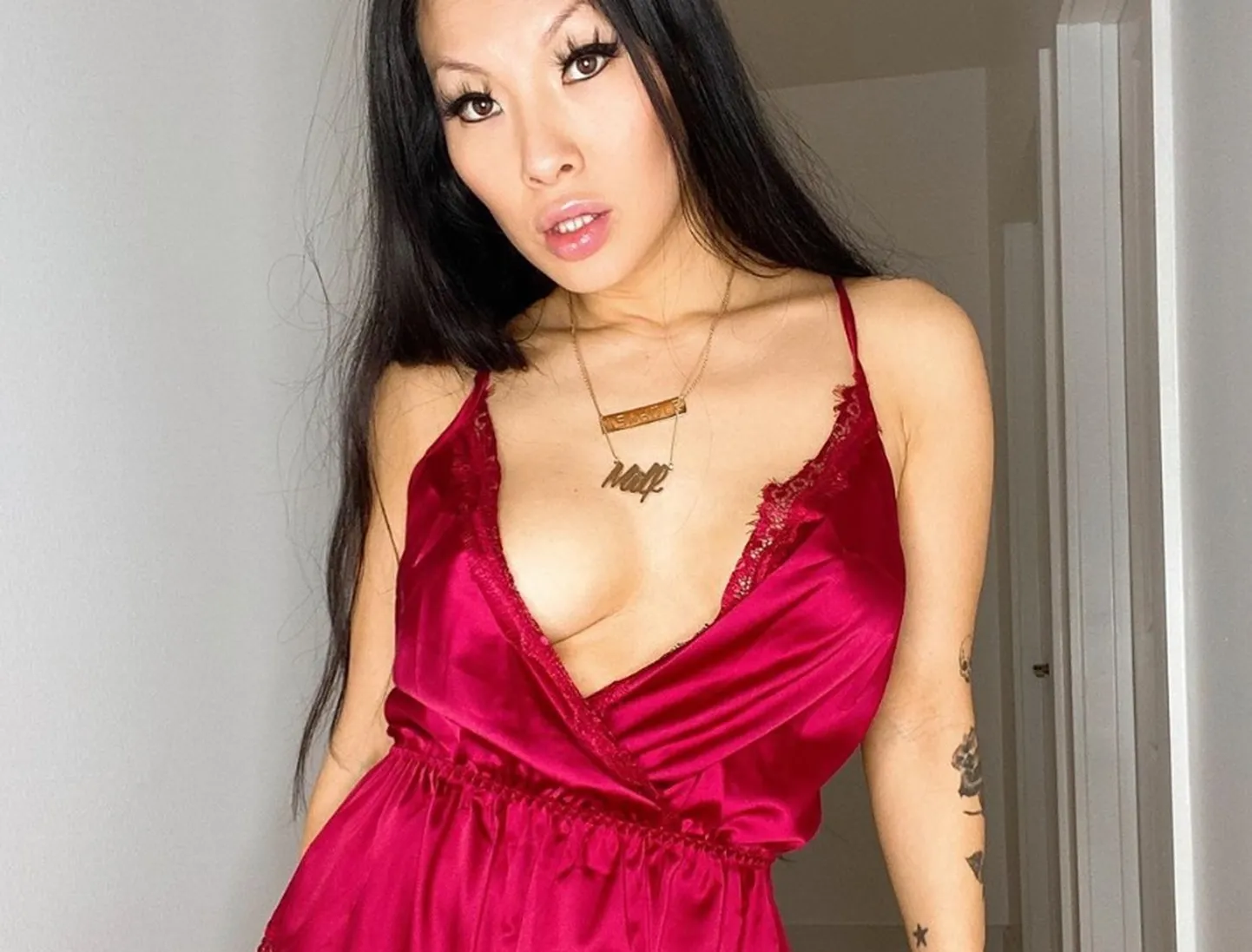 Asa Akira annab oma lahke teoga teistelegi eeskuju.