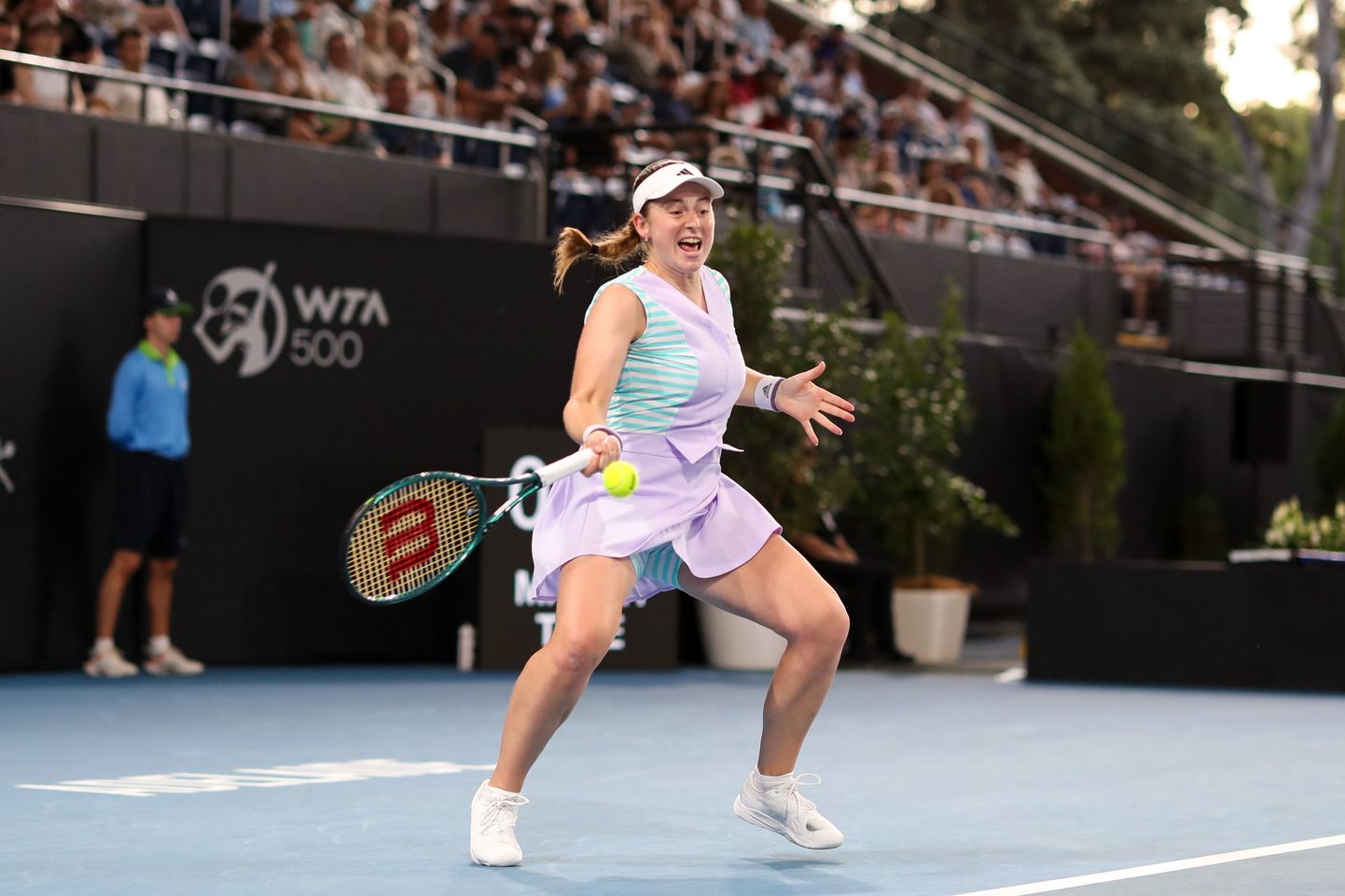 Ostapenko svin uzvaru Adelaides "WTA 500" sērijas turnīrā