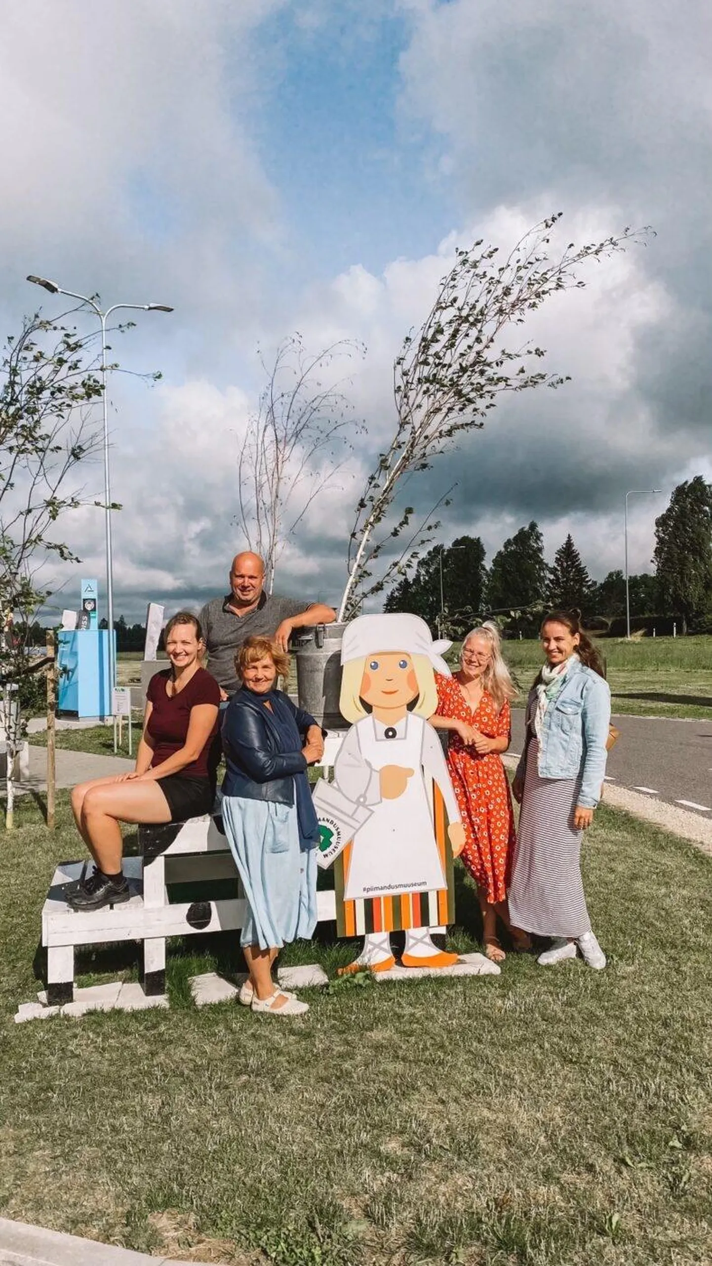 Hindamiskomisjoni liikmed (vasakult) Karolin Lillemäe (maaeluministeerium), Lii Sammler (Maaleht), Gelis Pihelgas (ETKL), Teele Üprus (Maa Elu) ja Madis Reinup (maaelu edendamise sihtasutus).