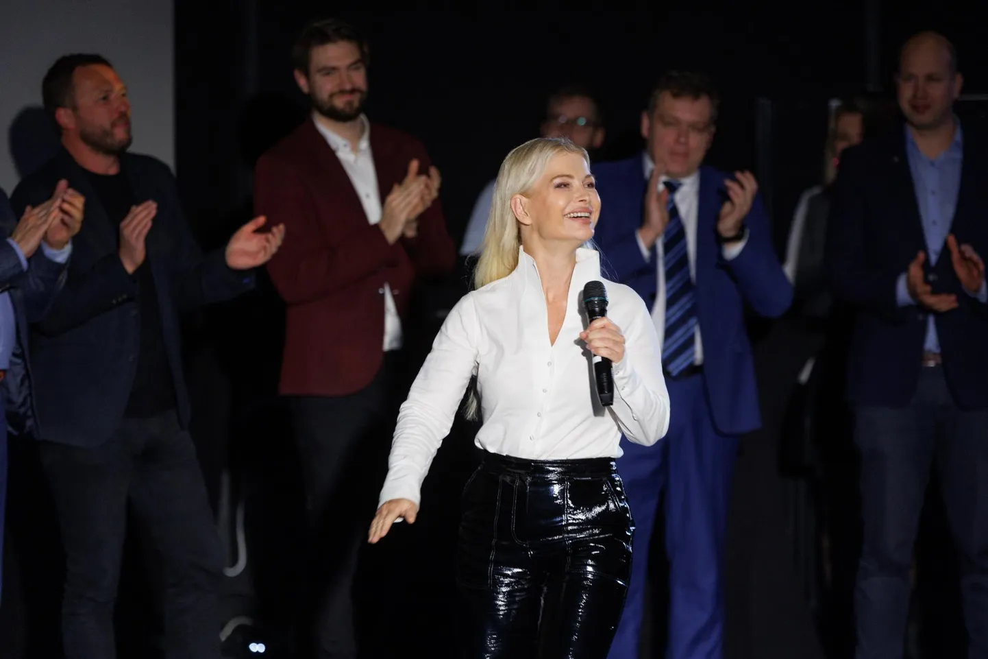 Kadri Tali ütles Eesti 200 valimiskongressil peetud lühikeses kõnes, et erakond läheb Pärnumaal valimistele vastu tubli meeskonnaga.