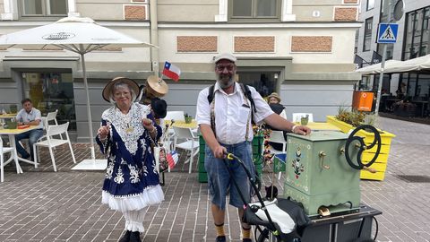 FOTOD JA VIDEO ⟩ Väntorelite suvepäevad tõid Tartu tänavaile uhked pillid nii Mehhikost kui Jaapanist