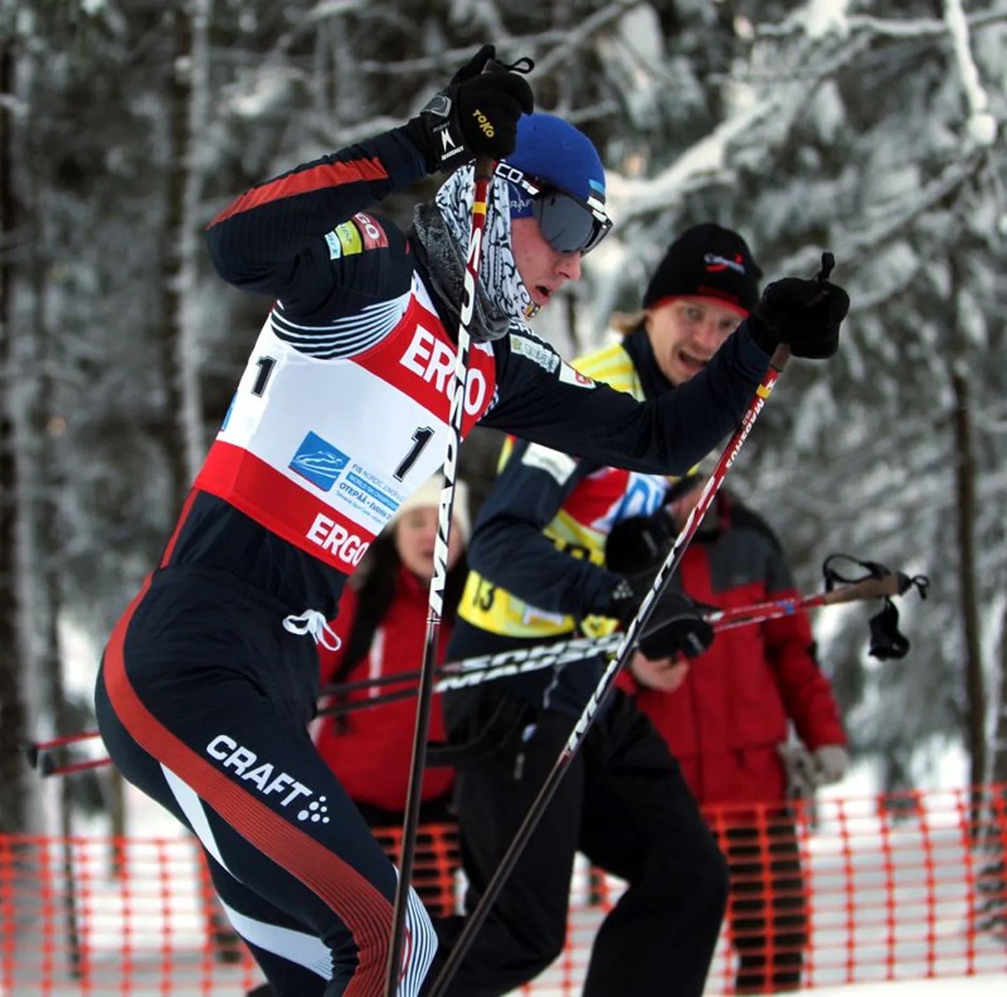 Soomlasest treener Petteri Kukkonen (tagaplaanil) ei pea ala vahetanud Kaarel Nurmsaluga enam raja kõrval kaasa jooksma, küll aga saab teda hüppemäel juhendada.
