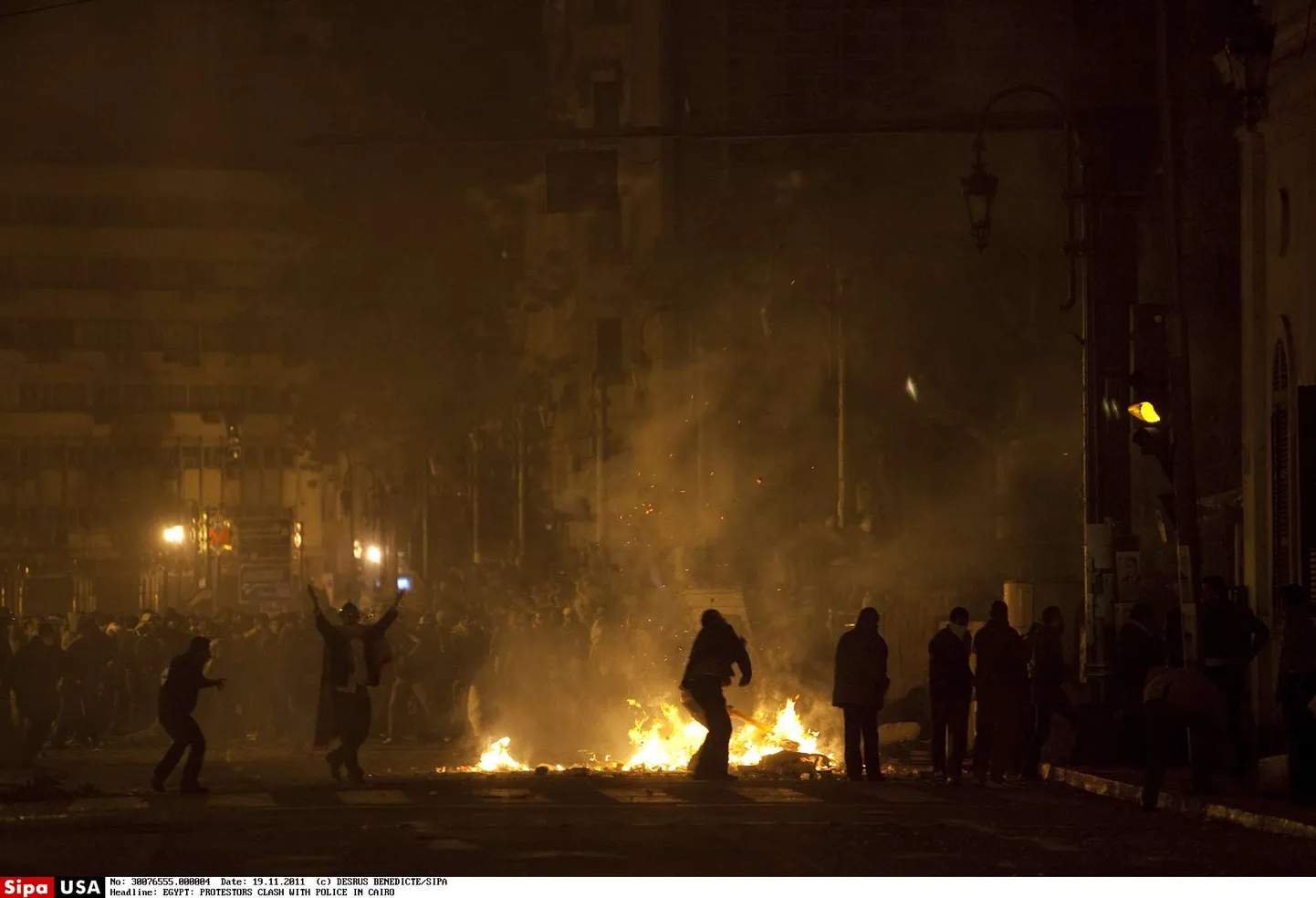 Meeleavaldajate kokkupõrge märulipolitseiga 19. novembril 2011 Egiptuses Kairos.