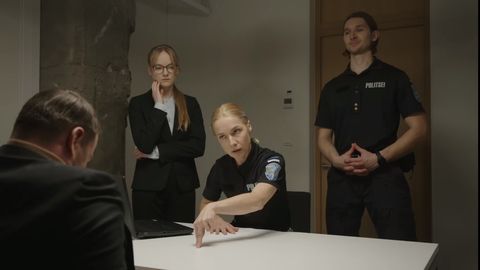 VIDEO ⟩ Komöödiasarjas «Papsid» näeb lauljatar Lennat karmi politseinikuna, kes nalja ei mõista