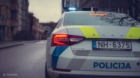 Kravas un vieglā auto sadursmē pie Jumpravas gājis bojā cilvēks