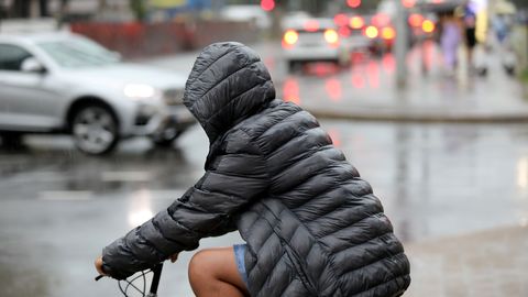 Opozorilo pred nevihtami v vzhodni Sloveniji, v prestolnici pričakujejo nevihte s točo.