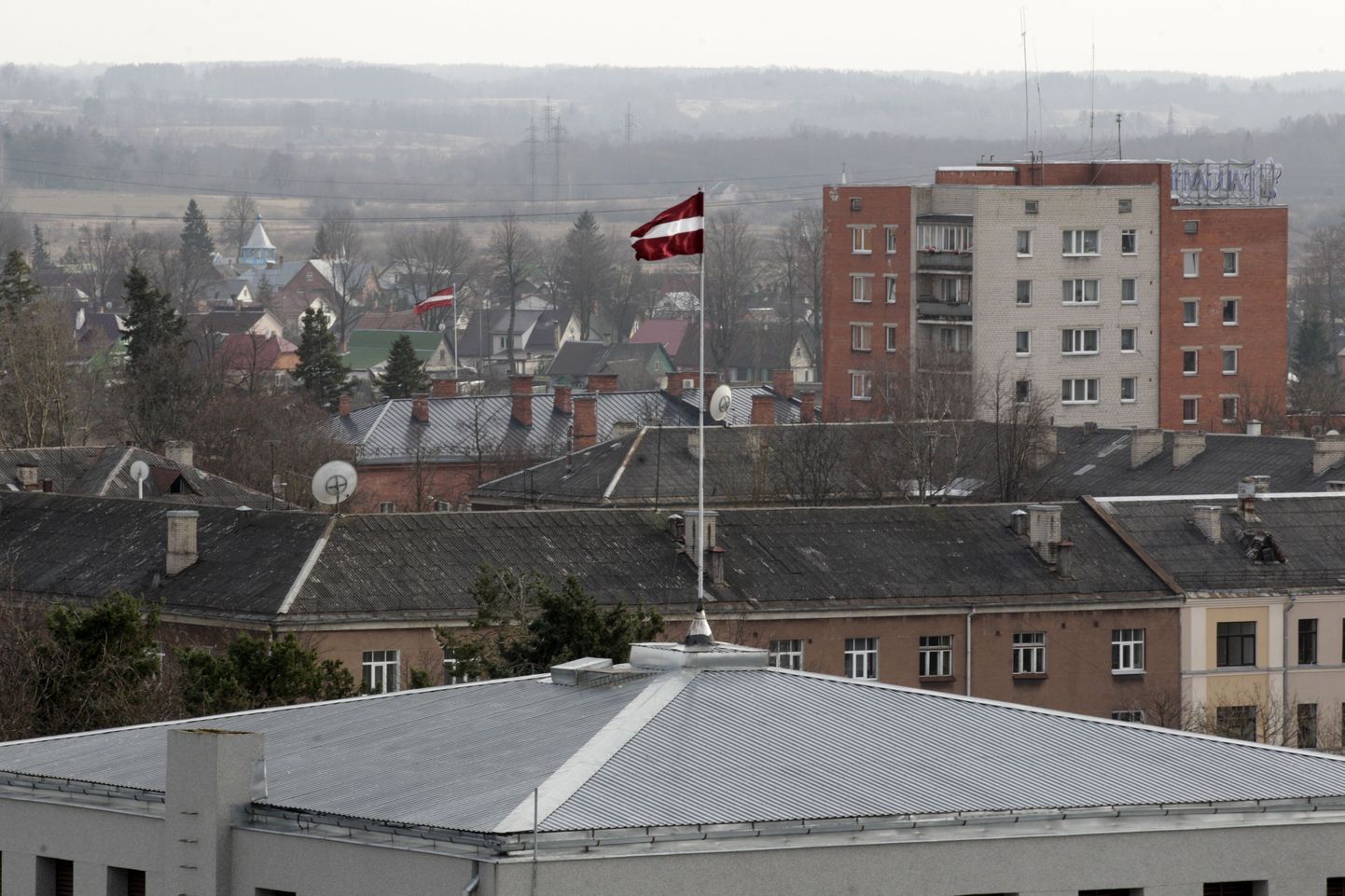 Läti lipp Daugavpilsi kohal.
