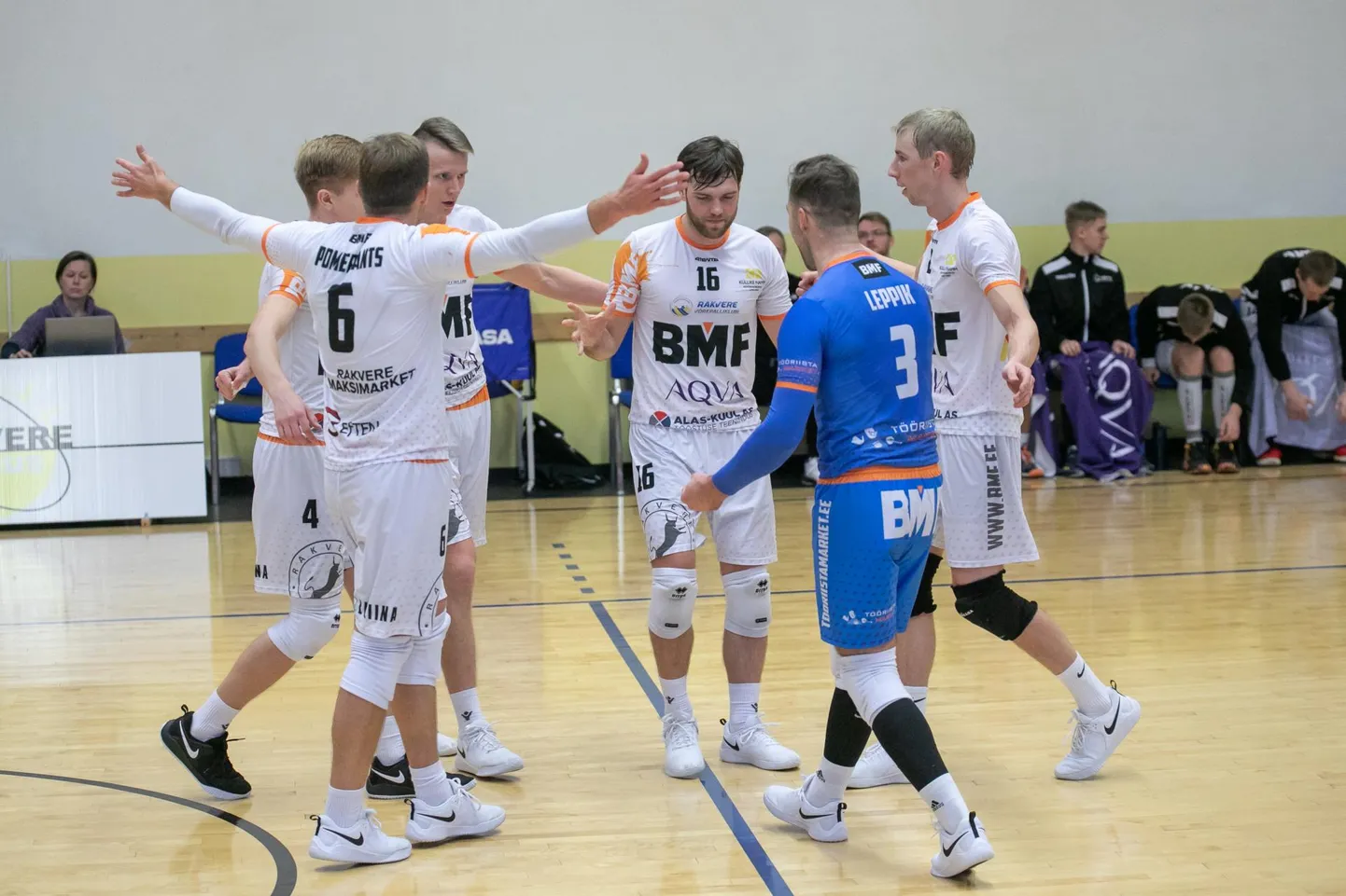Rakvere võrkpallimehi ootab meeleolukas medalipidu Skype&#39;i vahendusel, sest hõbedavõit tahab ikkagi tähistamist.