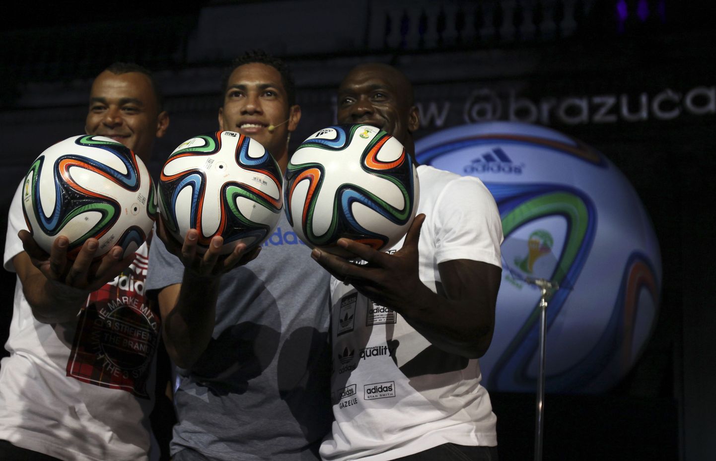 В Бразилии представили официальный мяч ЧМ-2014.