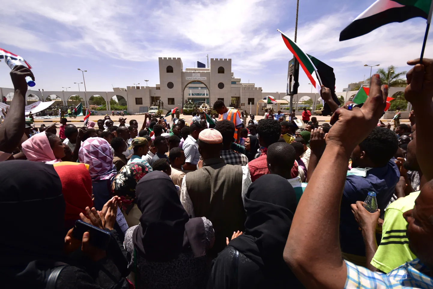 Meeleavaldajad kogunemas Sudaani pealinna Hartumi.