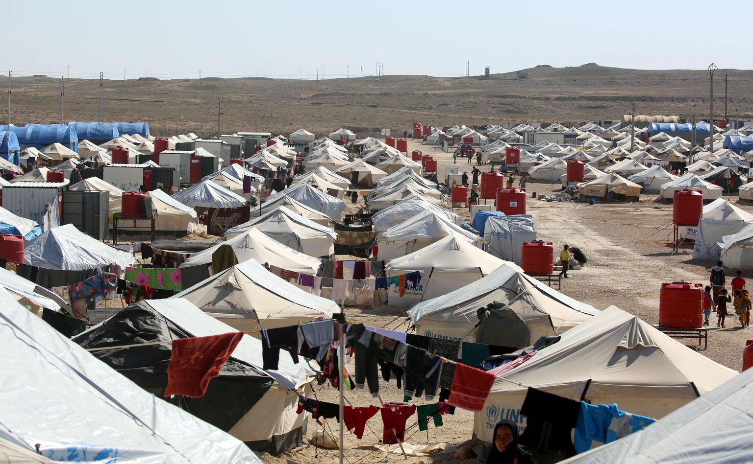 A picture taken on February 25, 2017 shows a general view of the tents housing displaced Iraqi refugees who have recently fled from Mosul in a camp in al-Hol, located some 14 kilometers from the Iraqi border in SyriaÂs northeastern Hassakeh province. / AFP PHOTO / DELIL SOULEIMAN