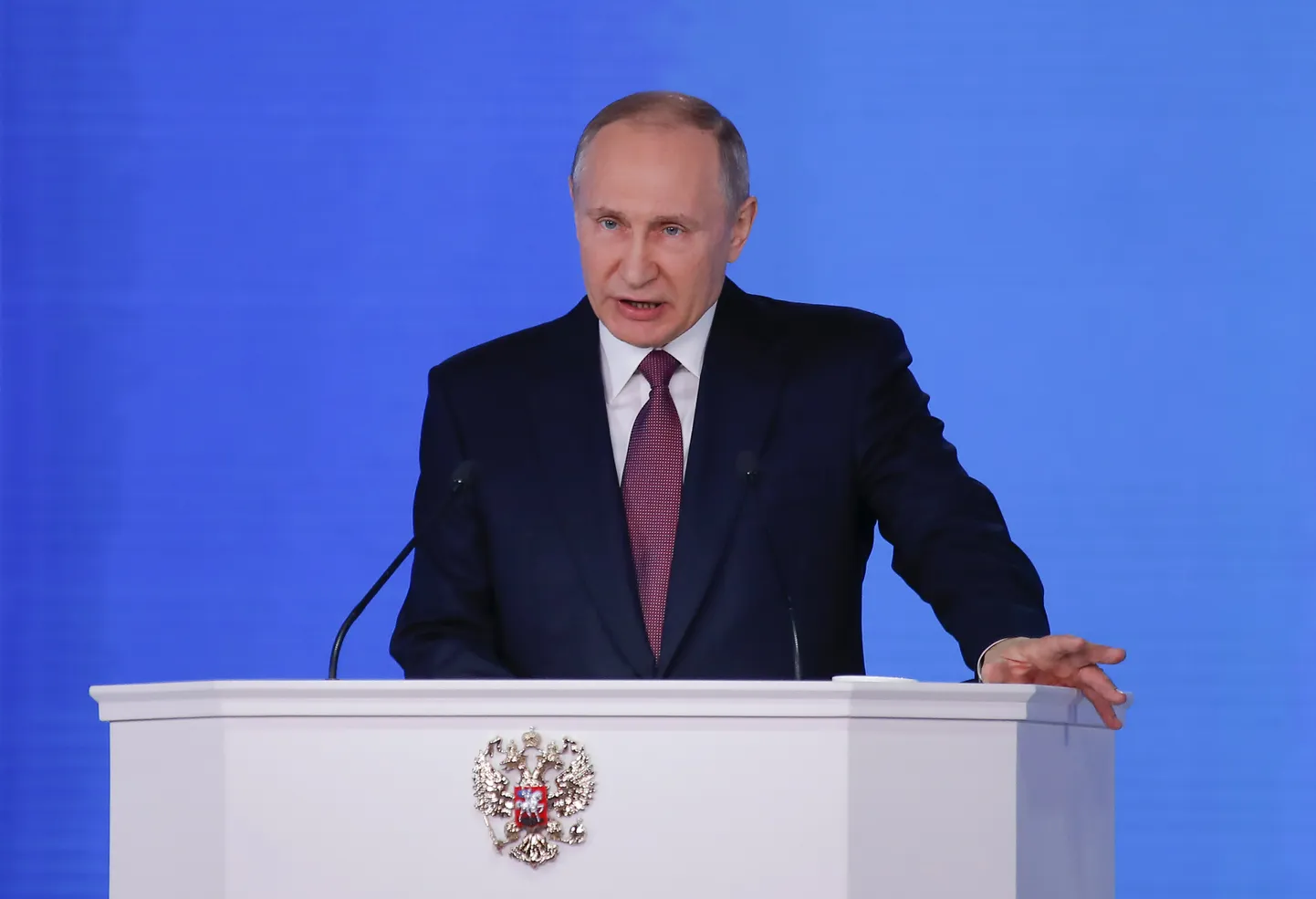 Vladimir Putin kõnelemas föderaalkogu ees.