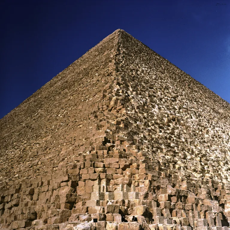 Egiptuses Giza latool asuv suur püramiid