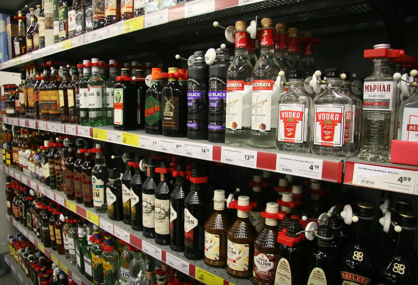 Sarivargast Andrei huviorbiidis oli toidupoodide kaup, sealhulgas alkohol.