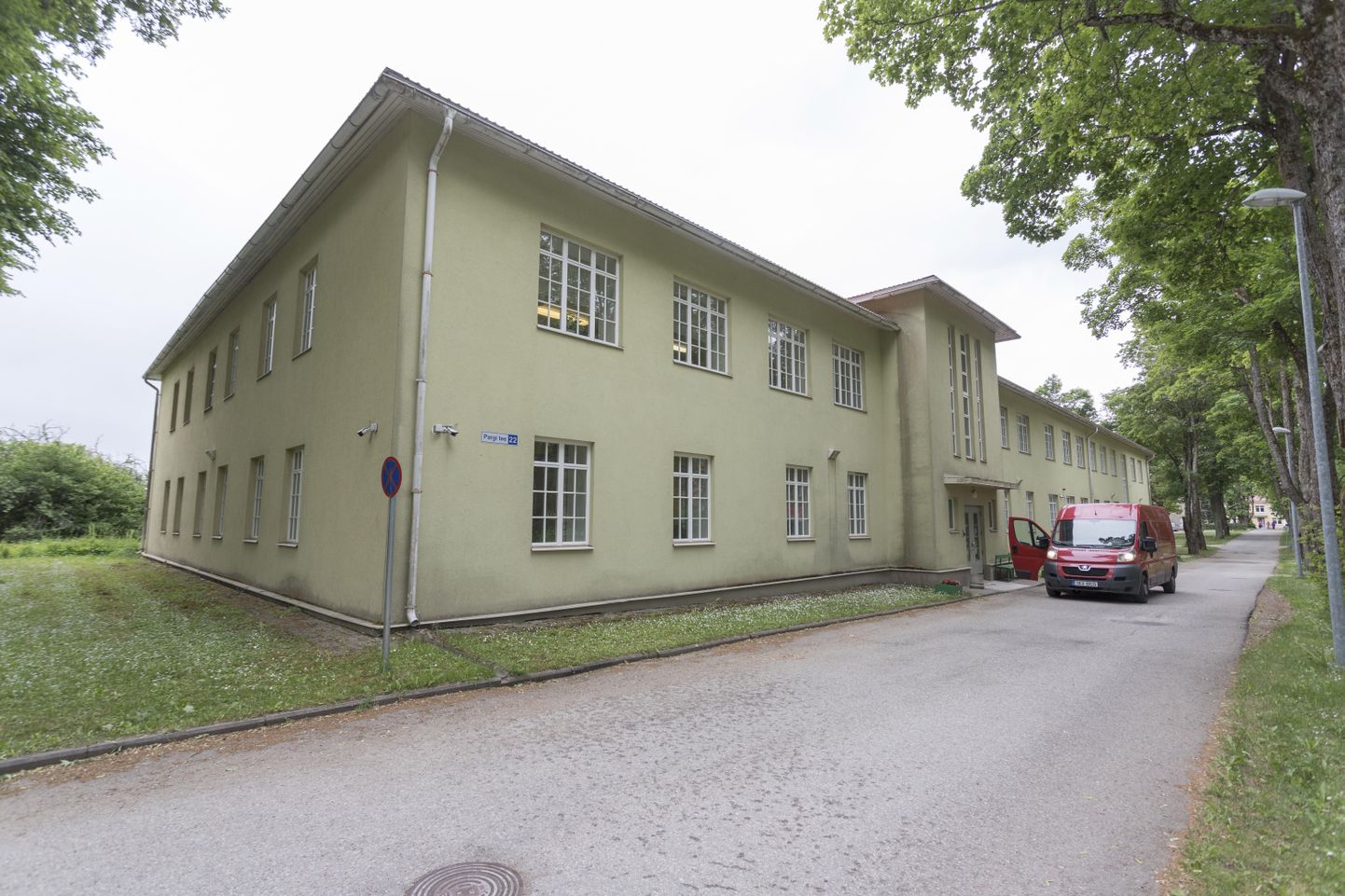 Eesti ainus sundravipatsientide haigla asub selles rohelises majas Jämejalal.