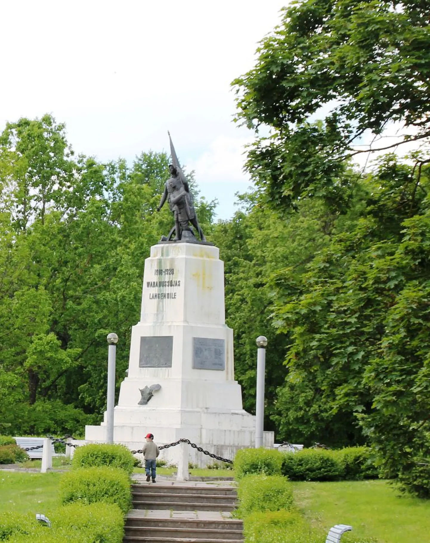 Rakvere Vabadussõja mälestussammas.