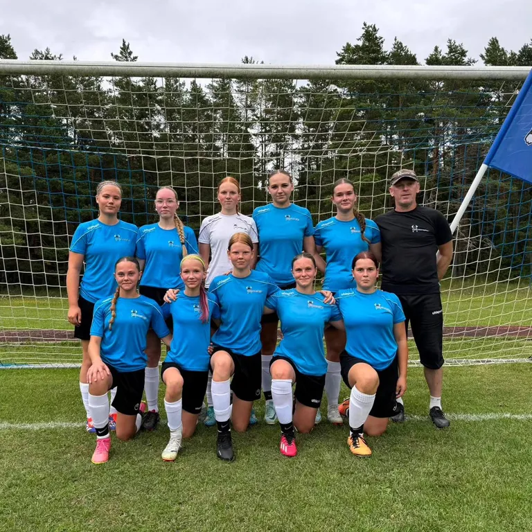 JK Saarepiiga võistkond 2024. aastal. Kodumäng Tallinna FC Flora vastu, võideti 11:0