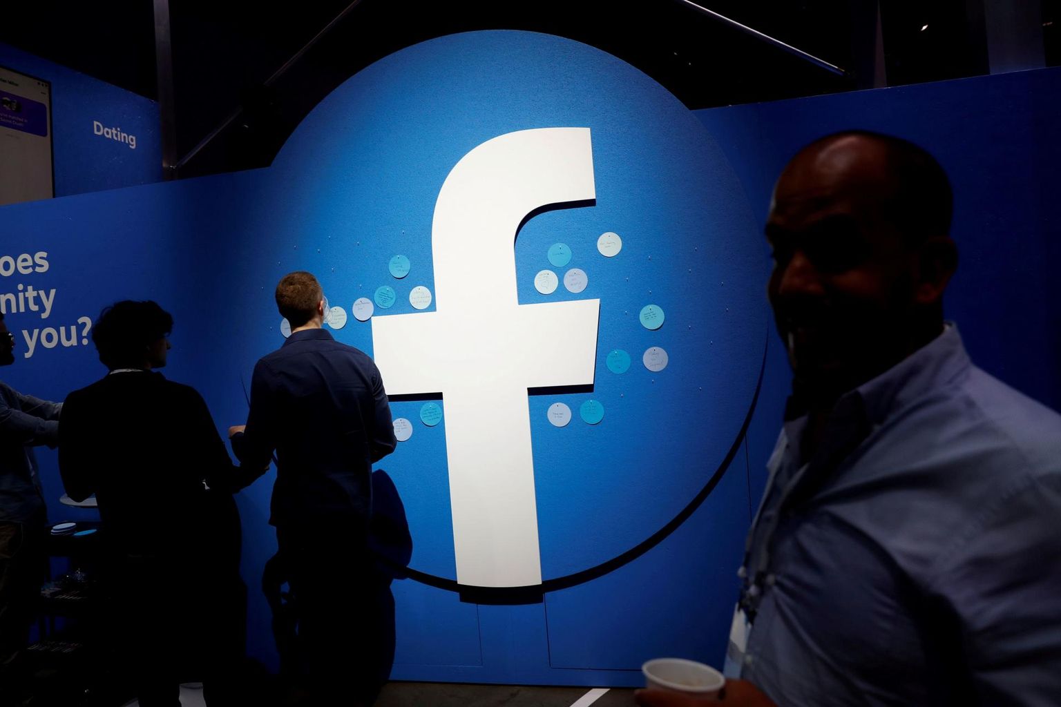 Euroopa Tarbijaorganisatsioon süüdistas Facebooki ebaõiglases surves kasutajatele, et need uute tingimustega nõustuks.