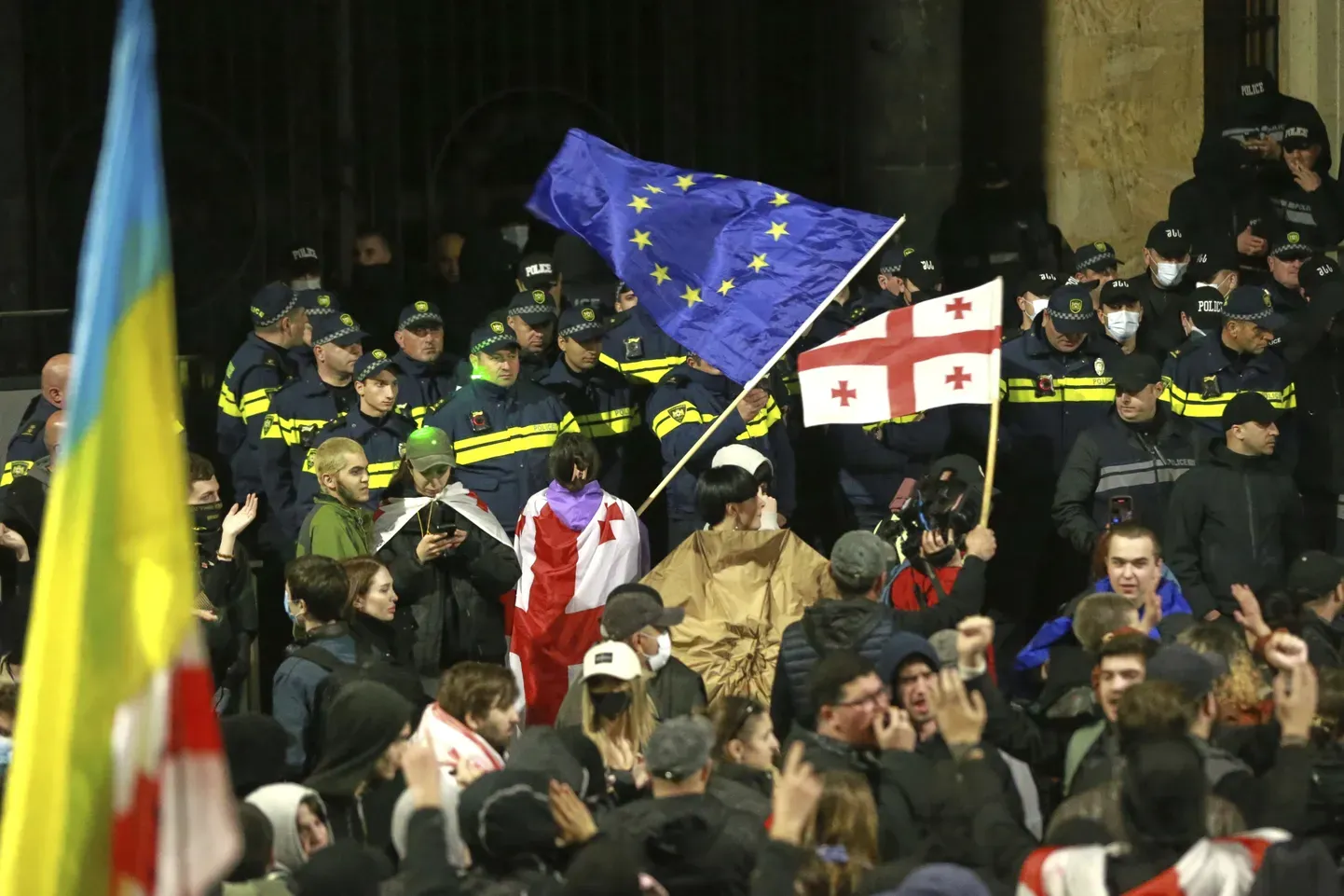 Акция протеста против политики правящей партии на улицах Тбилиси.