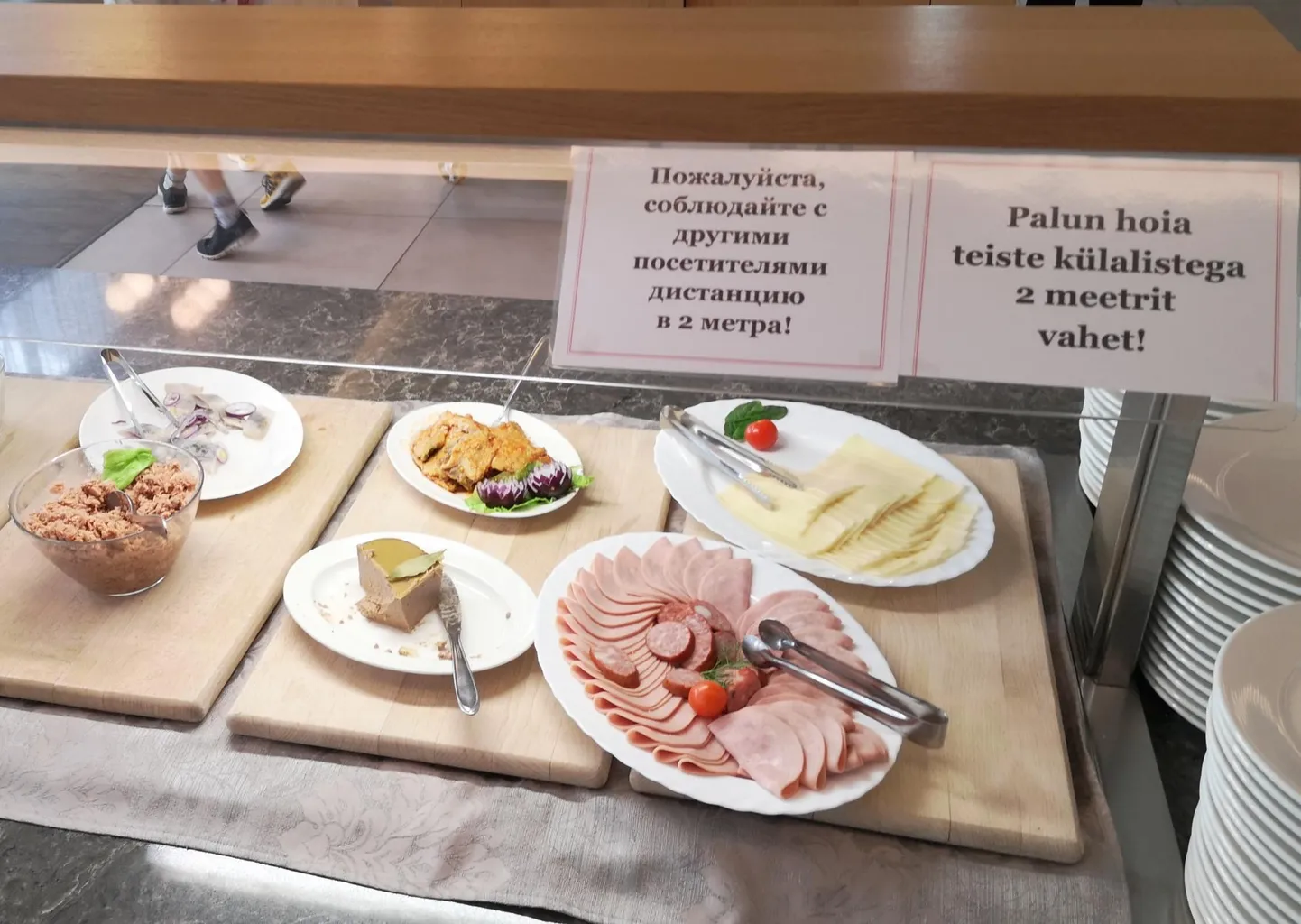 Häräpiima, sõira, suuliimi ja keldokala asemel olid hommikusöögilaual tavalisemad vorsti- ja juustuviilud. Kõike jagus, kuid miski ei pakkunud suurt elamust.