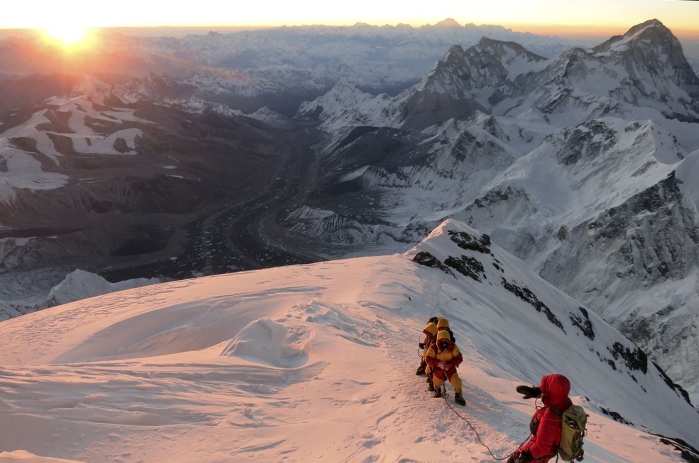Alpinistid Himaalaja mäestikus. Foto on illustratiivne.