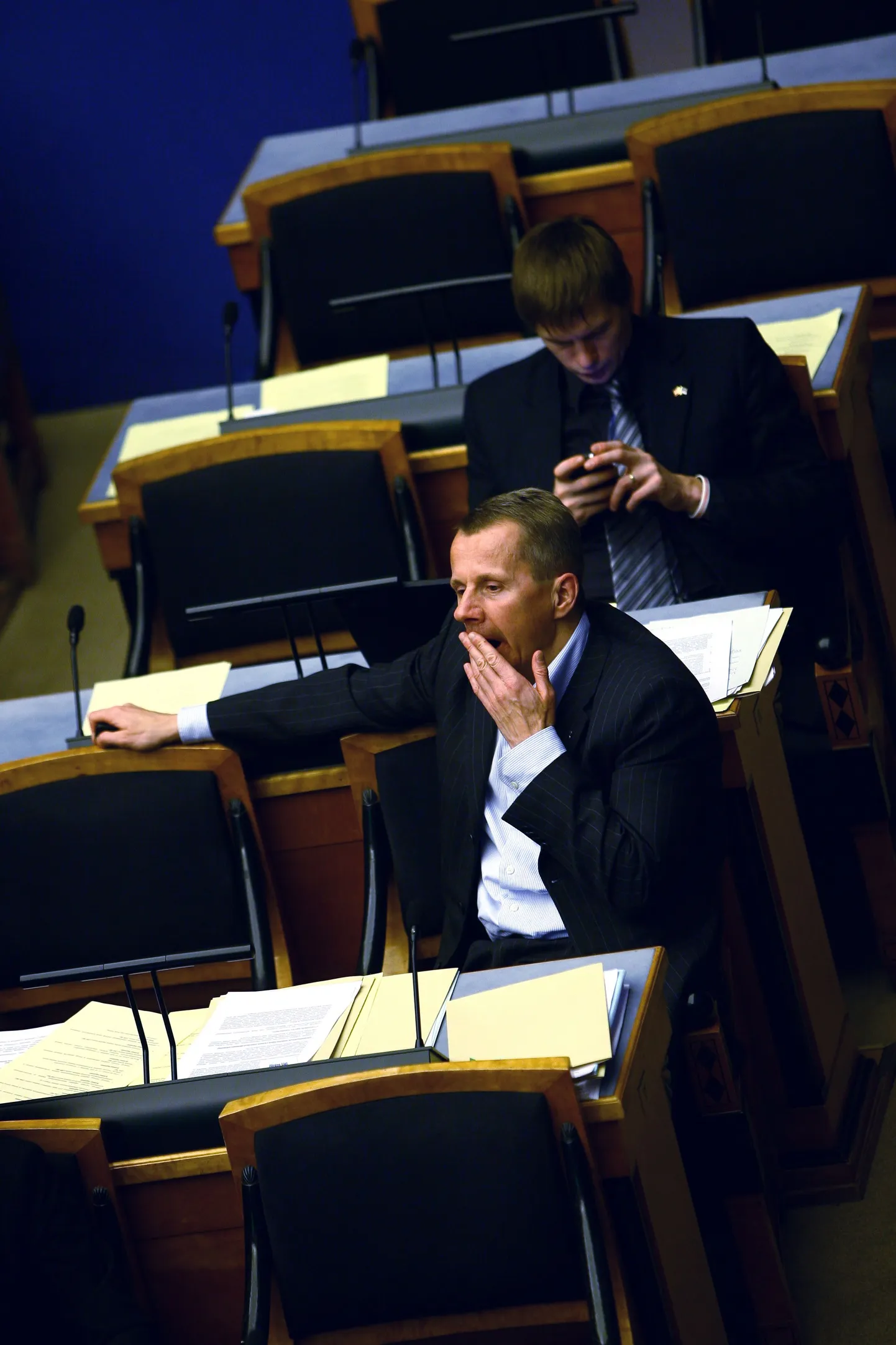 Юрген Лиги на затянувшемся заседании парламента 10 декабря 2008 года, на котором принимали госбюджет.
