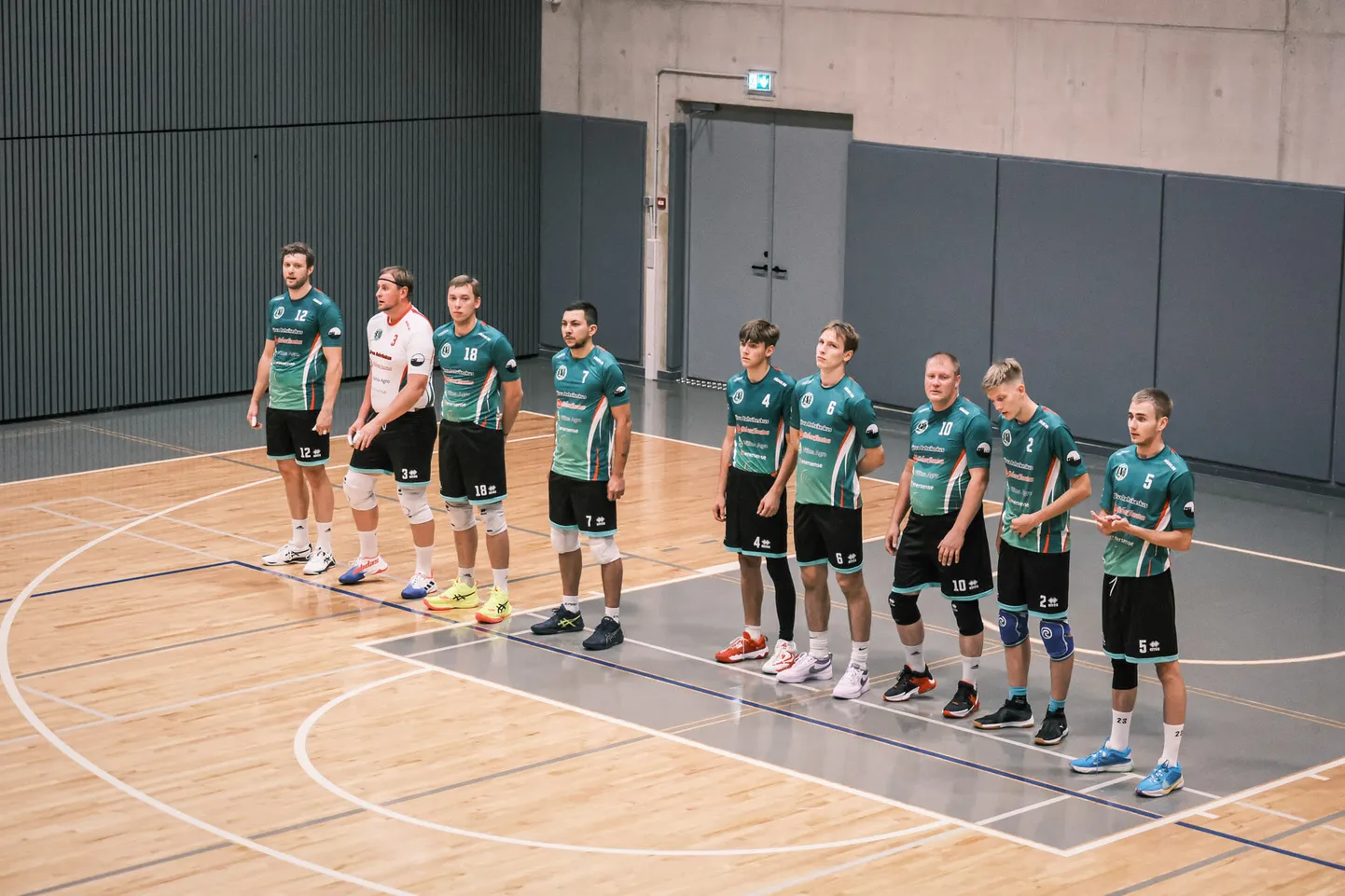 Järvamaa võrkpallurid alustasid hooaega esiliigas mänguga võõrsil mulluse liiga võitja vastu.