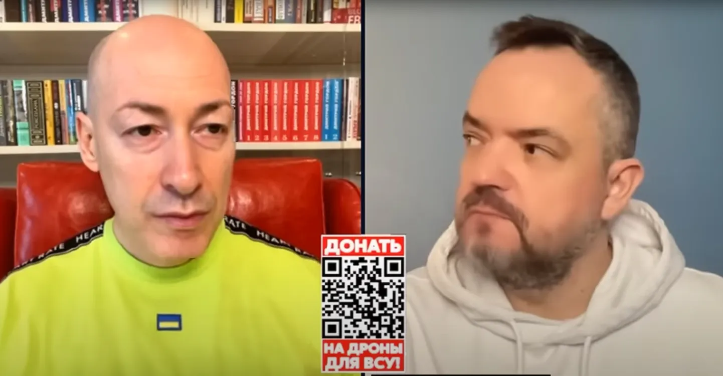 Дмитрий Гордон (слева) в эфире с Василем Головановым на его канале.