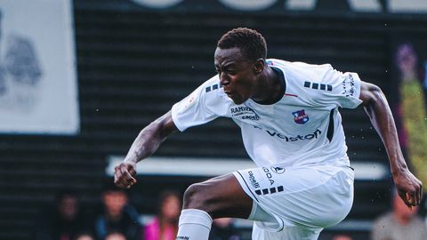 Gambia jalgpallur müüdi Poola asemel hoopis Tšehhi