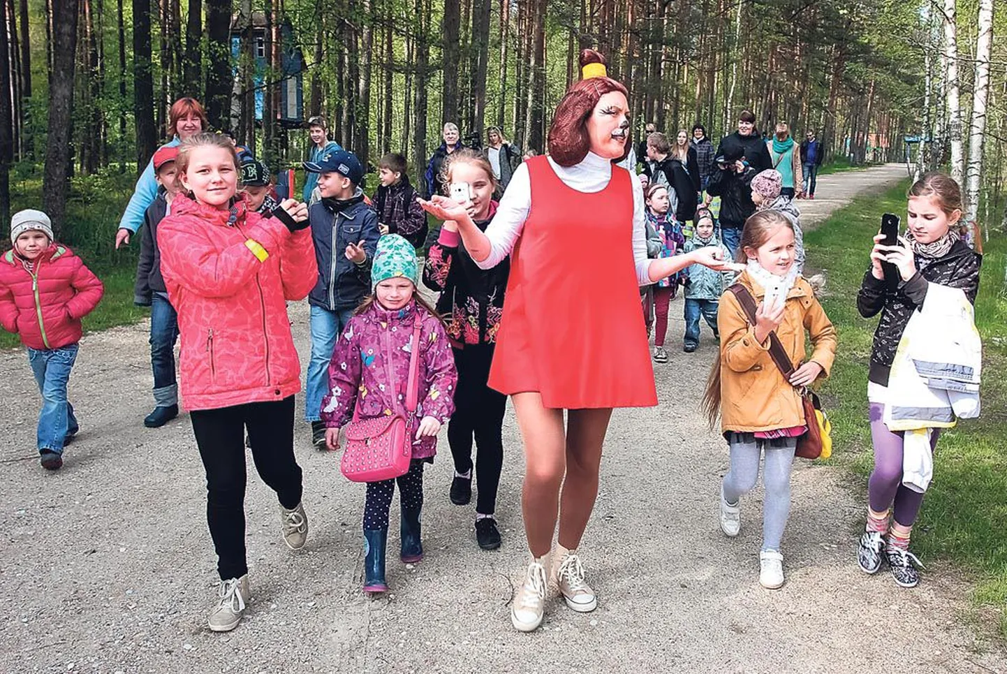 Shalomi lastemaja ja MTÜ Caritase perekeskuse lapsed said koos Lottega teemaparki uudistada juba sel nädalal.