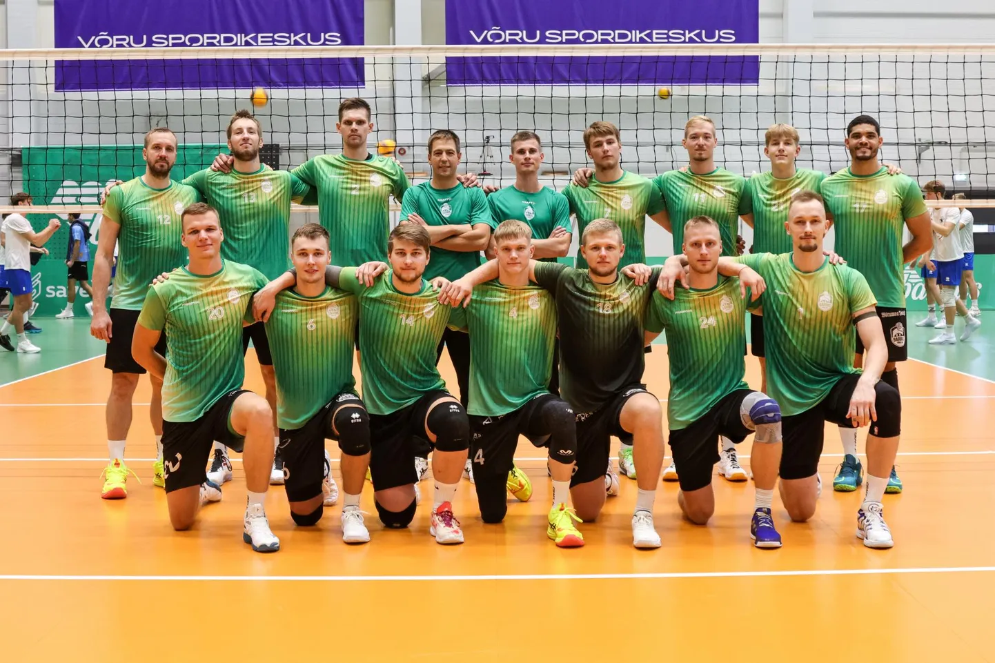 Barrus Võru VK mängijad (vasakult ülevalt) Kristo Kollo (12), Oliver Lankei (13), Tarvo Täht (2), peatreener Oliver Lüütsepp, abitreener Priit Tigane, Ranel Rahuoja (7), Devin Põlluste (11), Hendrik Hollas (21), Renato Oliveira Santos (17). Esireas vasakult Mattias Rahuoja (20), Stefan Leon Kaljuvee (6), Anton Valimaa (14), Robin Kahu (4), Cris Karlis Lepp (18), Albert Hurt (24) ja Henri Treial (1)