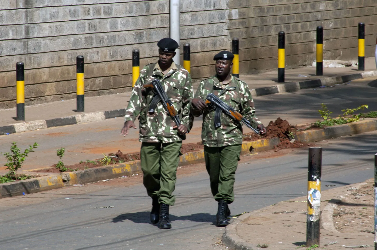 Кенийские полицейские.
