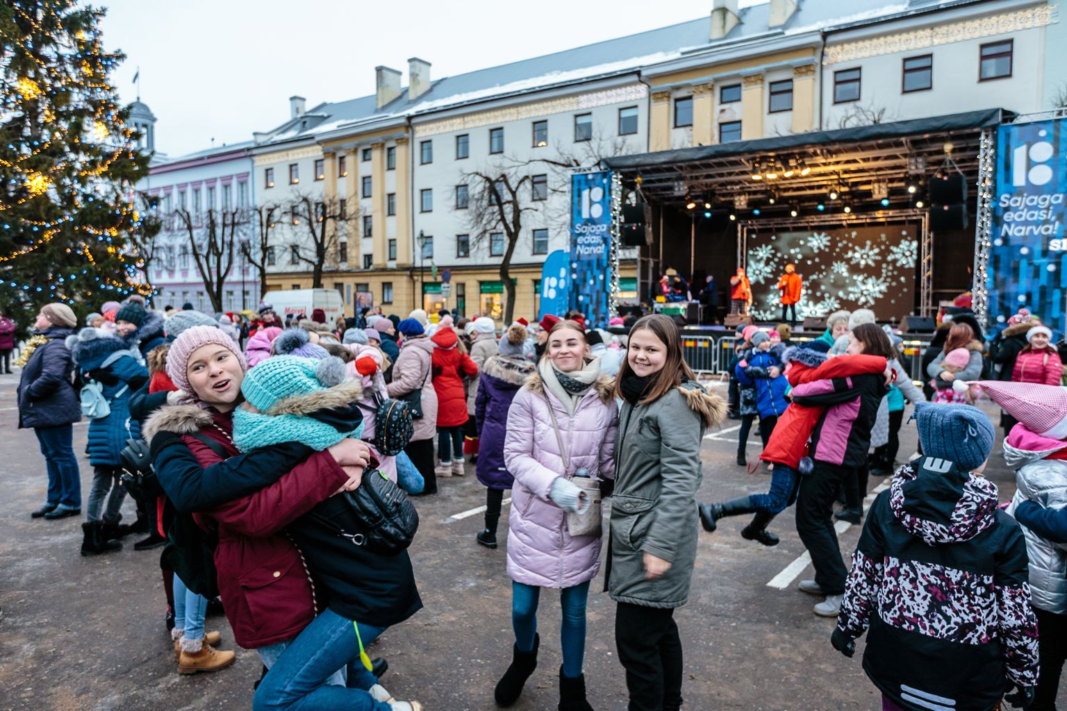 Встреча 2019 года на Петровской площади Нарвы. Тогда еще можно было обниматься без опаски.